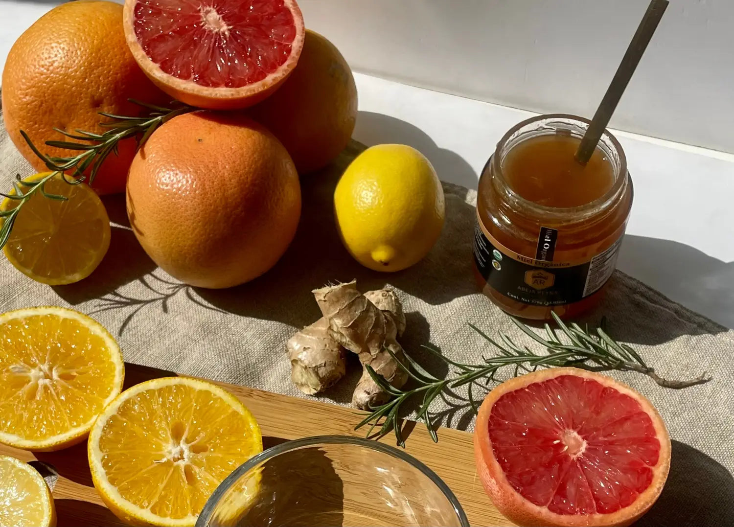 Cuida de tu salud con los ingredientes naturales que nos dan las abejas